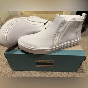 TOMS Bryce White Slip-On Sneakers